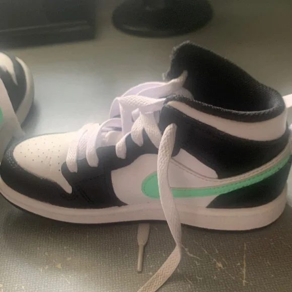 Jordan Kids' Sneakers in Black, White, and Mint in good condition $40 size12c - Picture 6 of 9